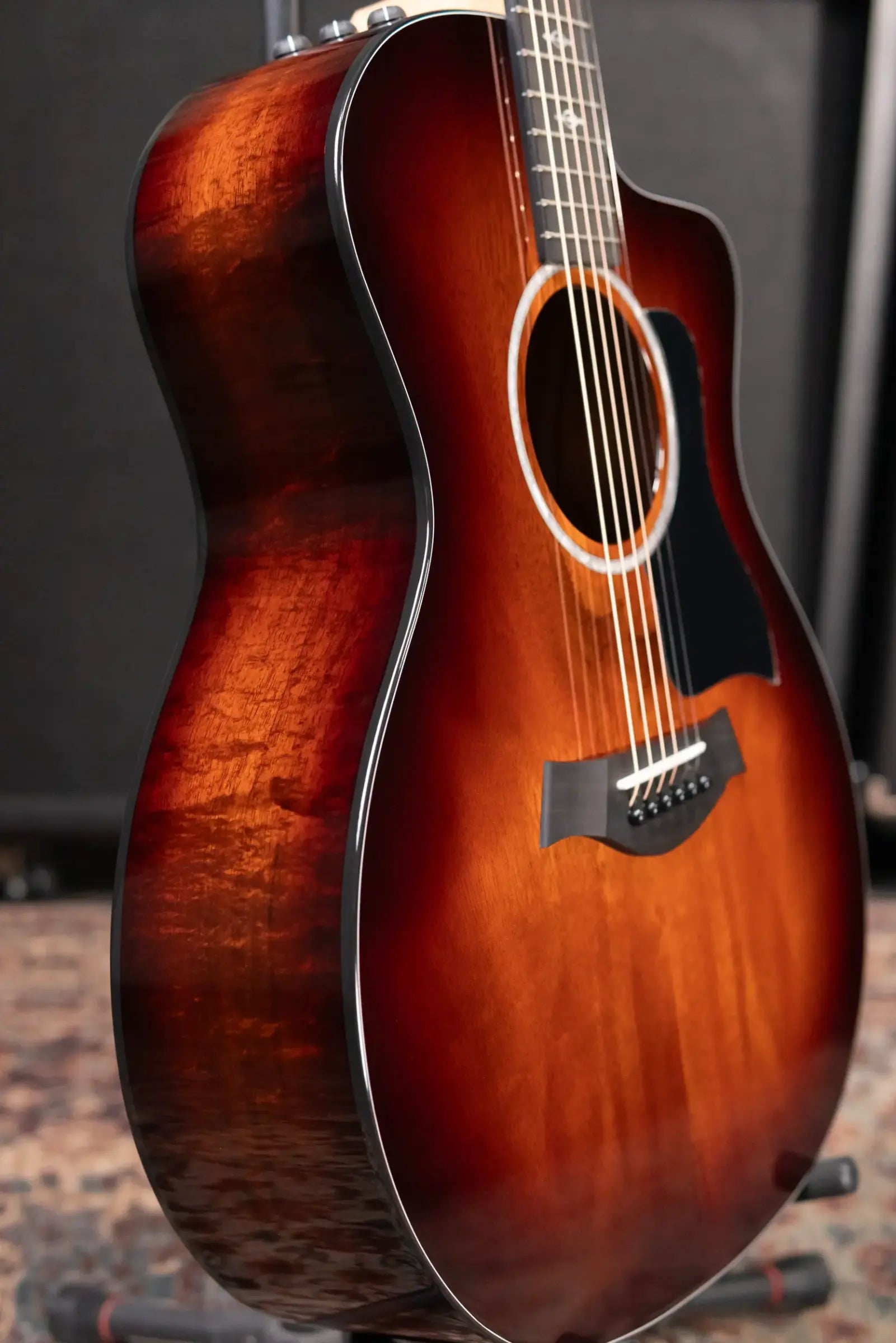 Taylor 224ce-K DLX Grand Auditorium Acoustic/Electric Guitar - Shaded Edgeburst with Hardshell Case