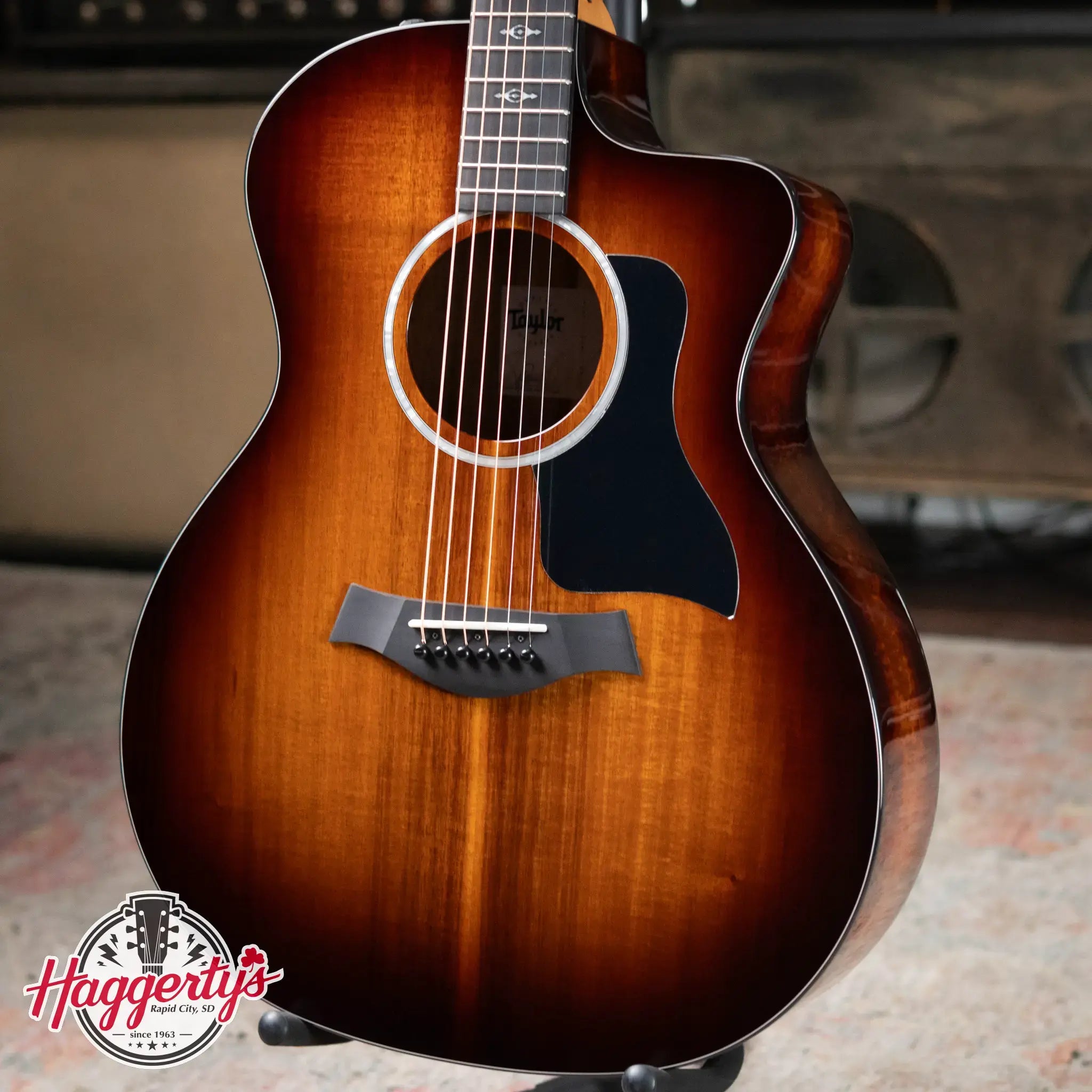 Taylor 224ce-K DLX Grand Auditorium Acoustic/Electric with Hardshell Case