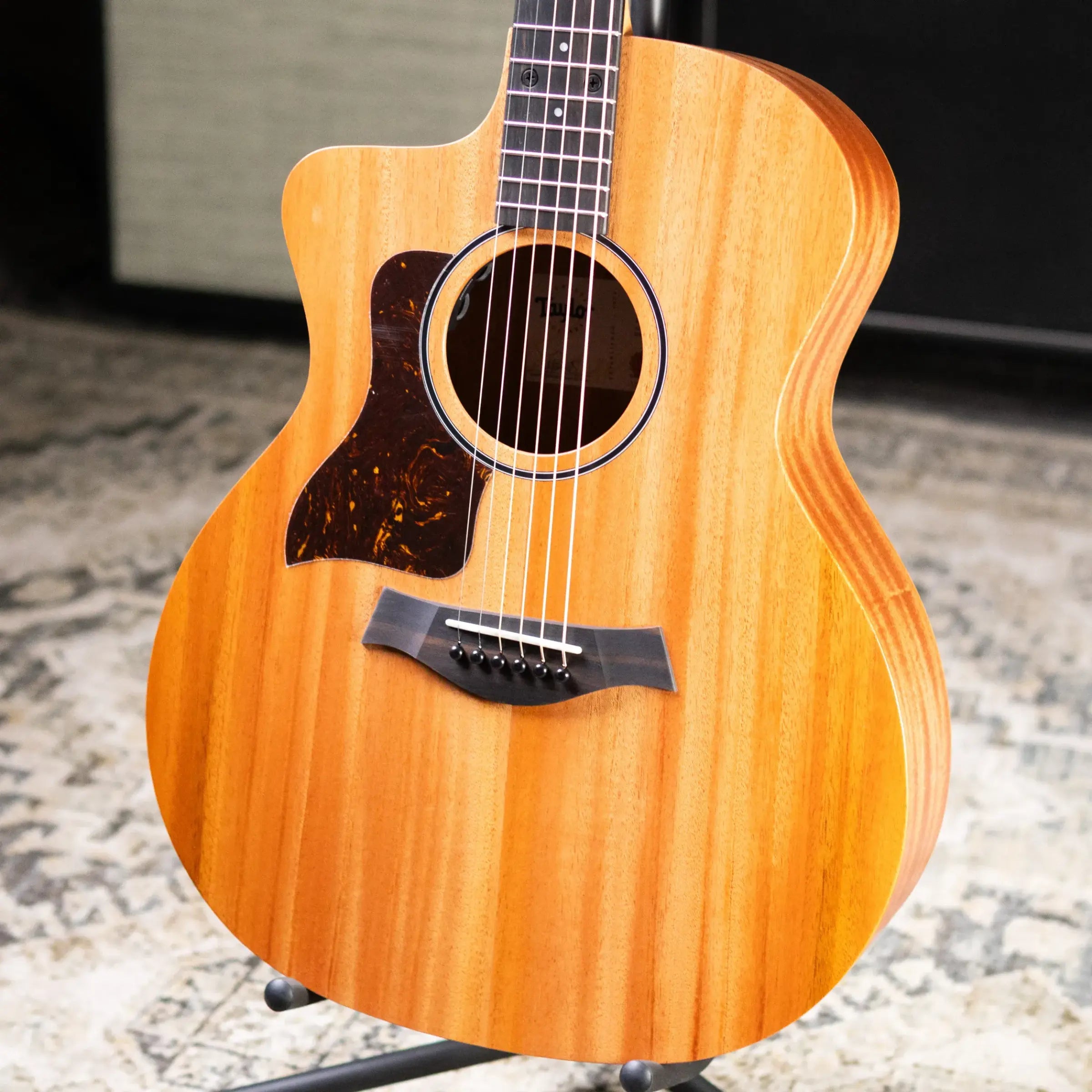 Taylor 24ce Left-Hand Grand Auditorium Acoustic/Electric Guitar with Gig Bag
