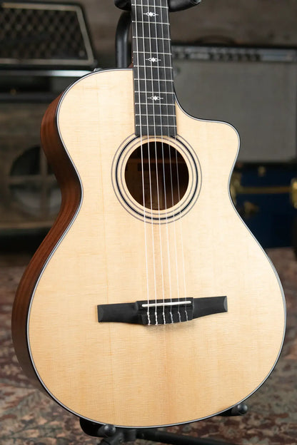 Taylor 312ce-N Nylon Grand Concert Acoustic/Electric with Hardshell Case