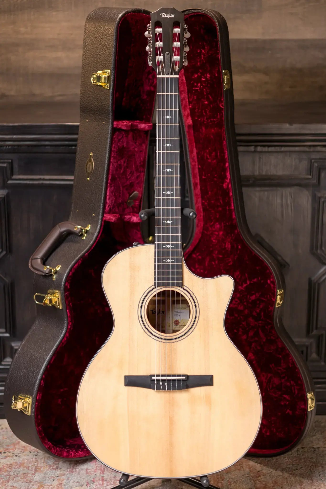 Taylor 314ce-N Nylon Grand Auditorium Acoustic/Electric with Hardshell Case