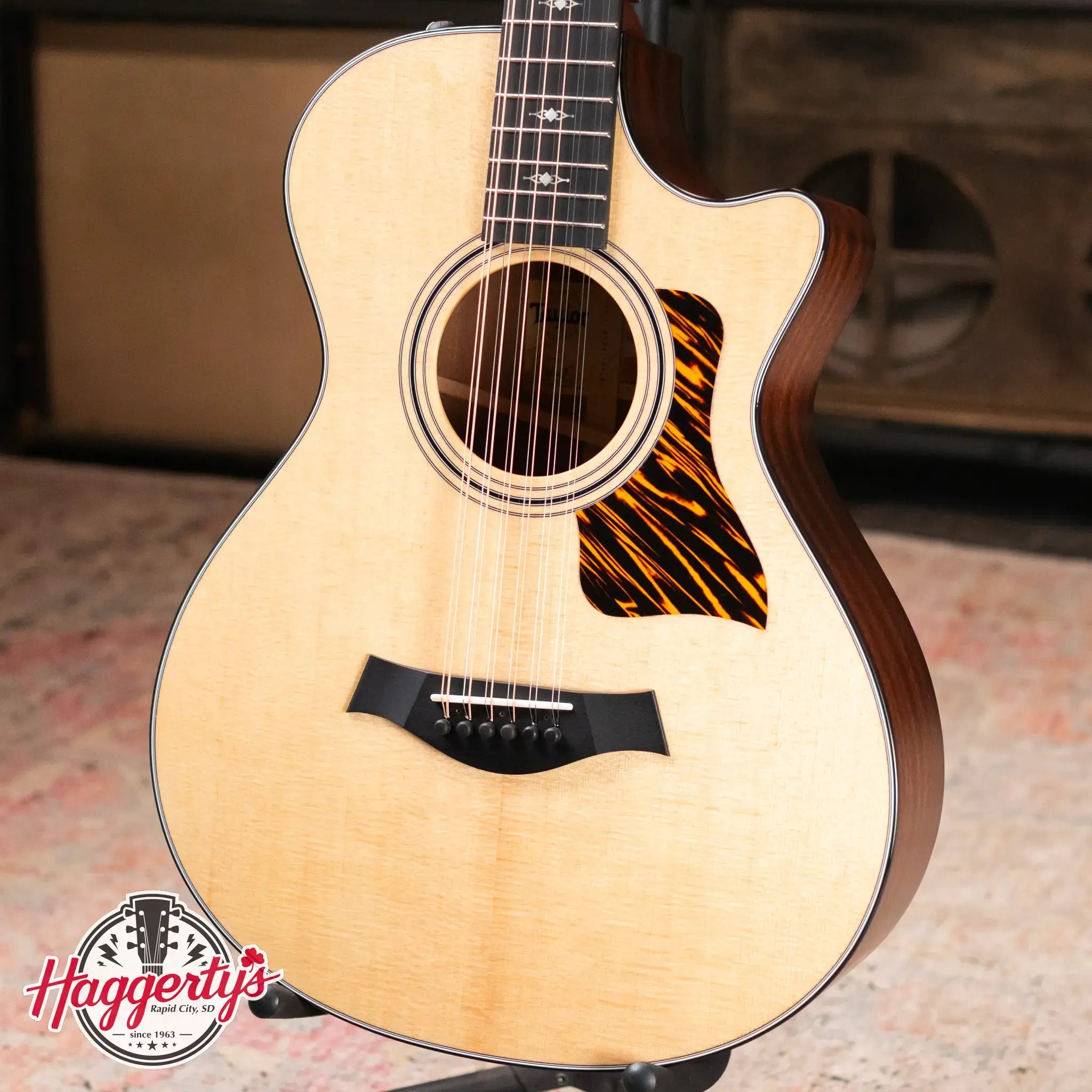 Taylor 352ce 12-String Grand Concert Acoustic/Electric Guitar with Hardshell Case
