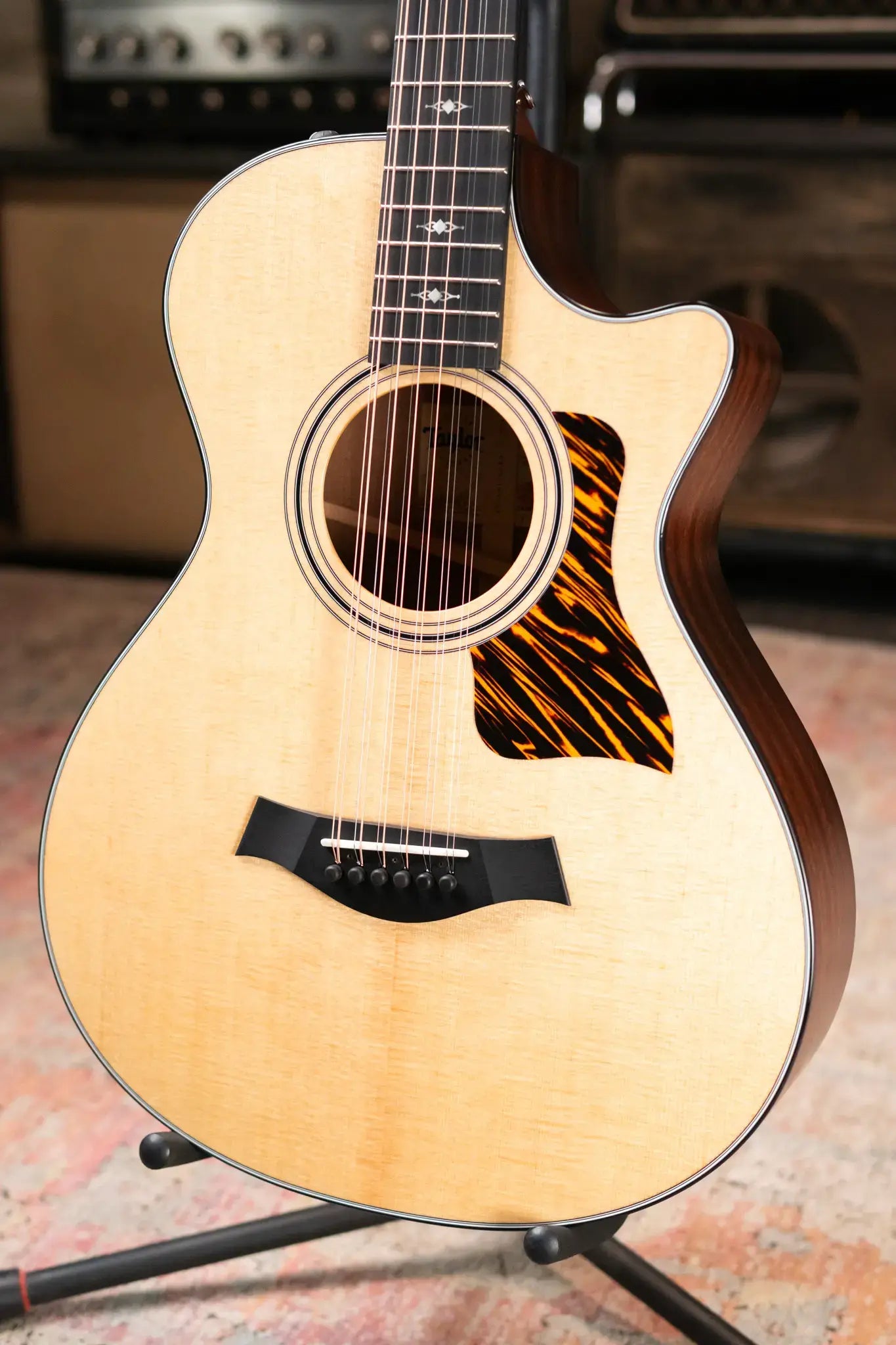 Taylor 352ce 12-String Grand Concert Acoustic/Electric Guitar with Hardshell Case