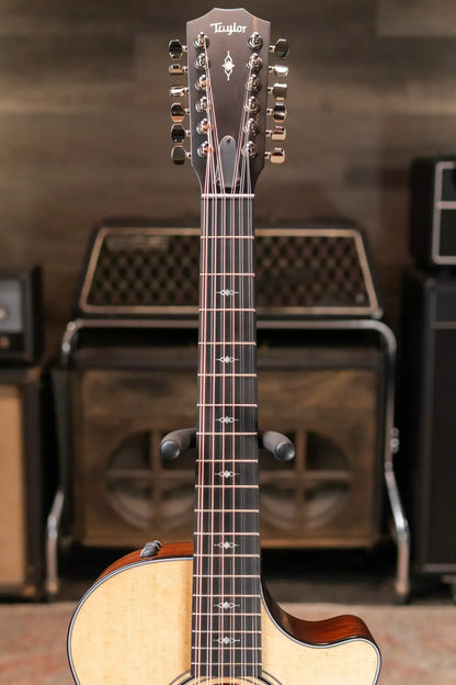 Taylor 352ce 12-String Grand Concert Acoustic/Electric Guitar with Hardshell Case