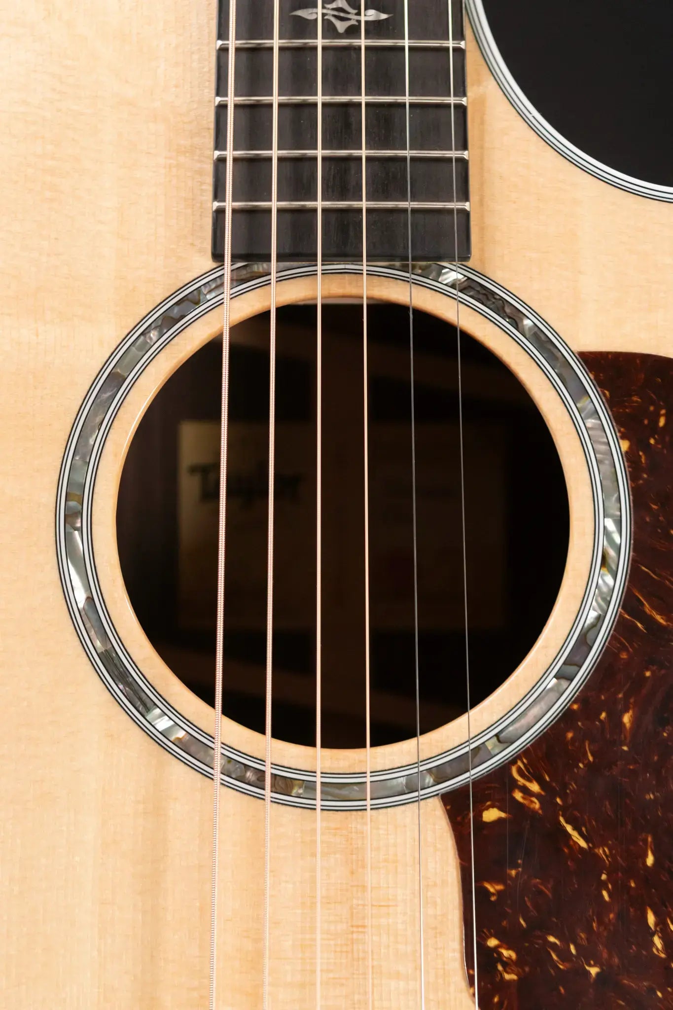 Taylor 412ce Grand Concert Acoustic/Electric Guitar - Natural with Hardshell Case