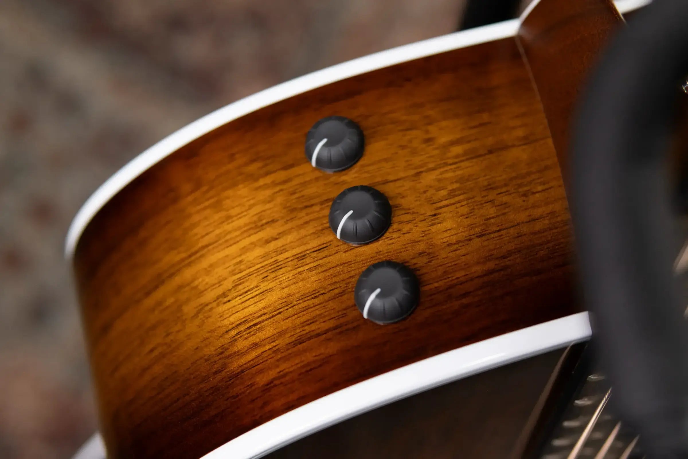 Taylor 424ce Special Edition Grand Auditorium Acoustic/Electric Guitar - Shaded Edge Burst with Hardshell Case
