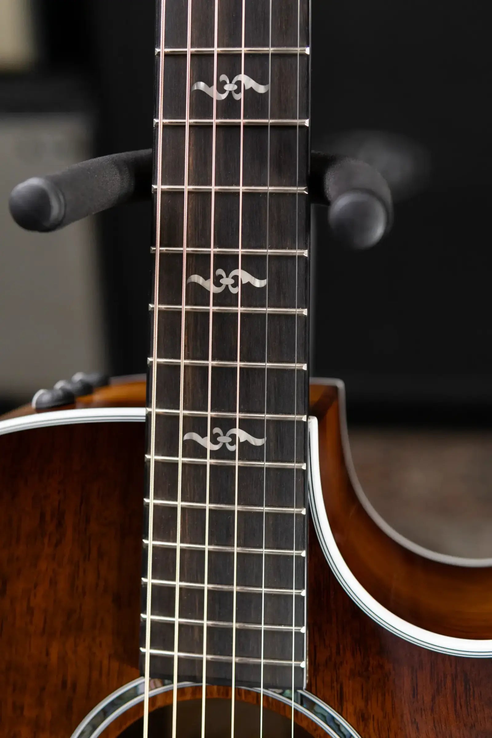 Taylor 424ce Special Edition Grand Auditorium Acoustic/Electric Guitar - Shaded Edge Burst with Hardshell Case
