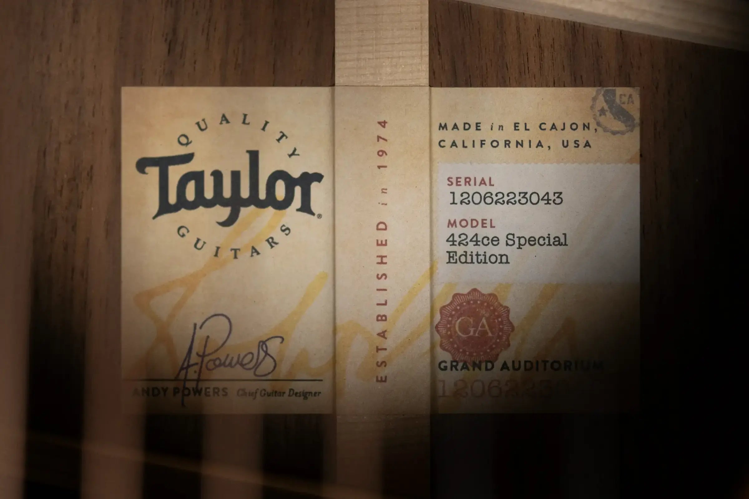 Taylor 424ce Special Edition Grand Auditorium Acoustic/Electric Guitar - Shaded Edge Burst with Hardshell Case