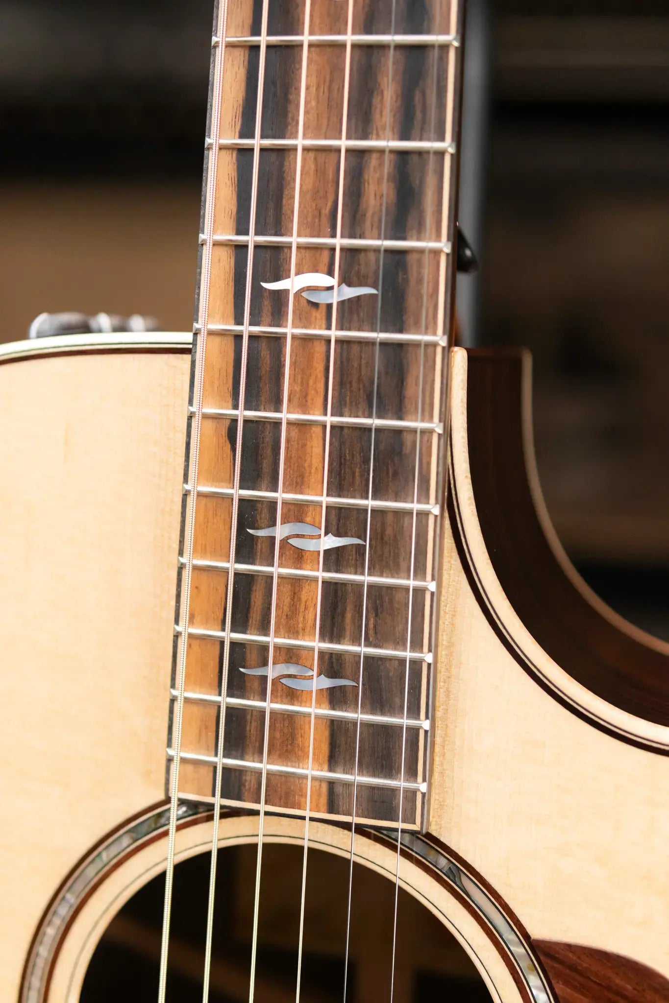 Taylor 812ce 12-Fret Grand Concert Acoustic/Electric Guitar with Hardshell Case