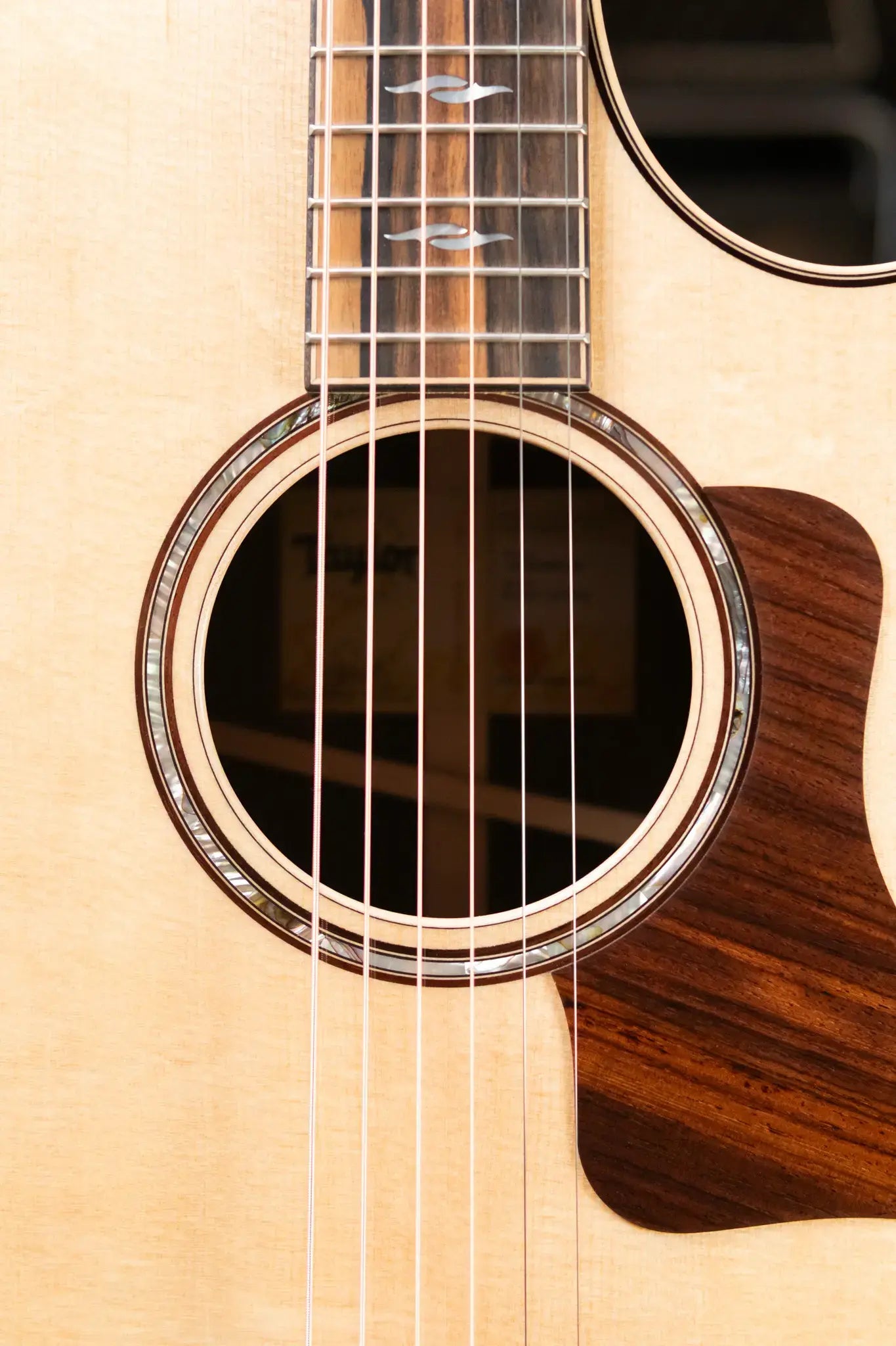 Taylor 812ce 12-Fret Grand Concert Acoustic/Electric Guitar with Hardshell Case