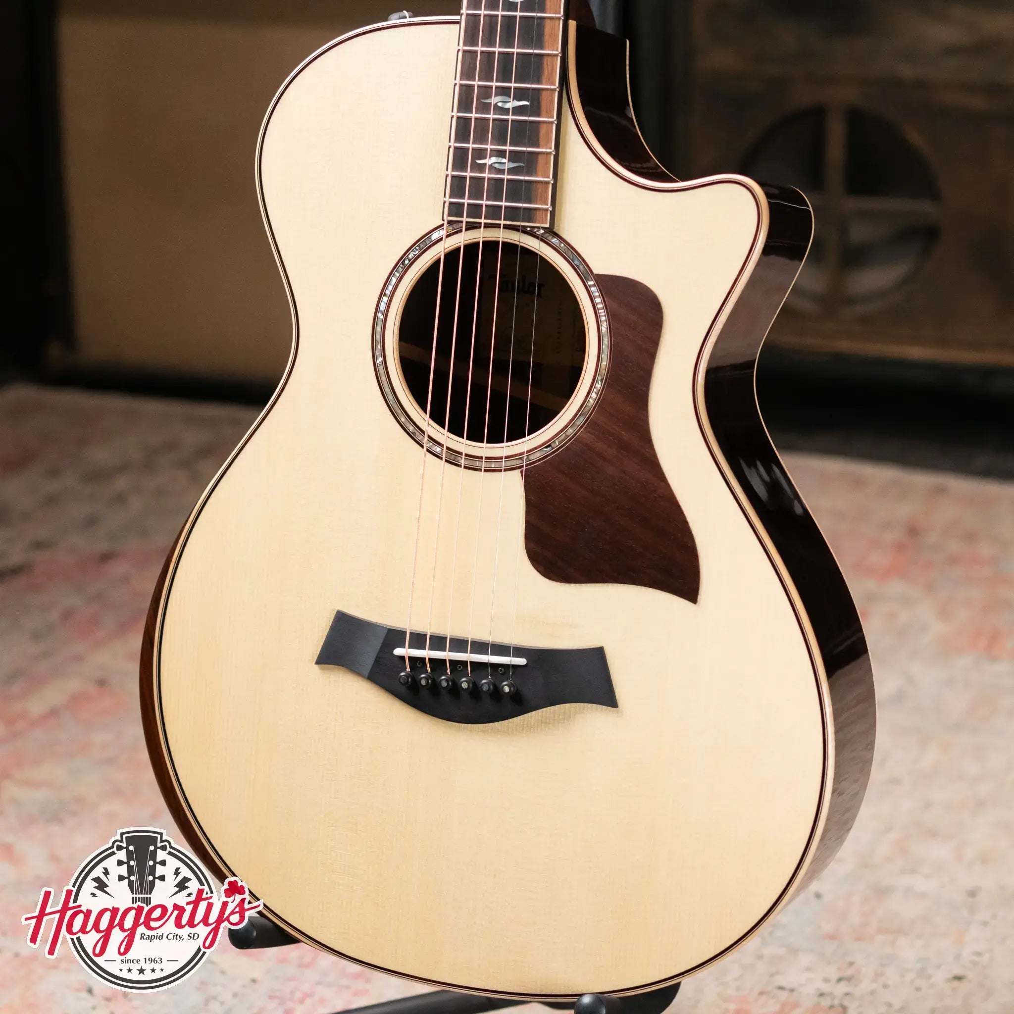 Taylor 812ce 12-Fret Grand Concert Acoustic/Electric with Hardshell Case