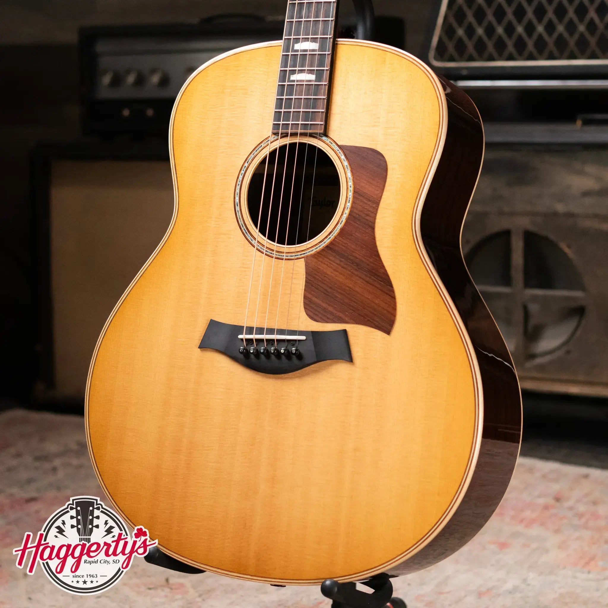 Taylor 818e Grand Orchestra Acoustic/Electric Guitar with Hardshell Case