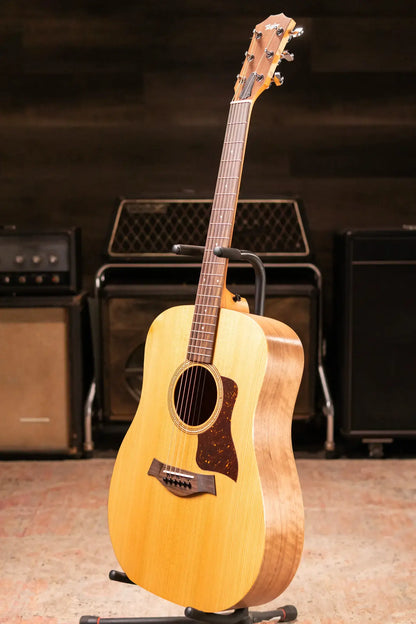 Taylor Academy 10e Dreadnought Acoustic/Electric Guitar with Gig Bag