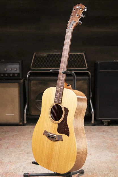 Taylor Academy 10e Dreadnought Acoustic/Electric Guitar with Gig Bag