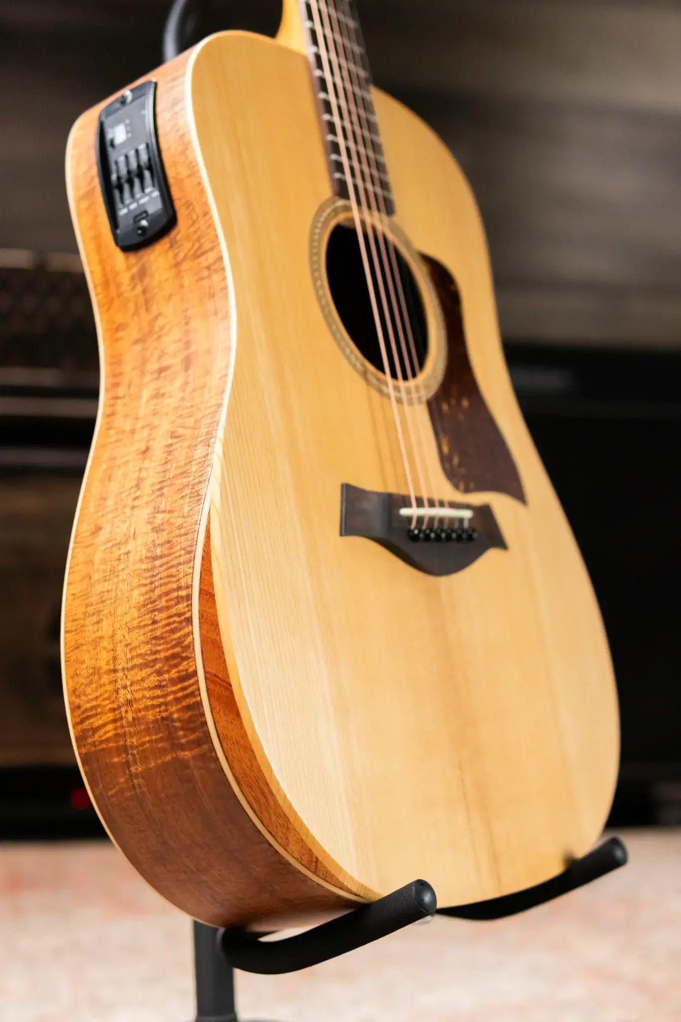 Taylor Academy 10e LTD Dreadnought Acoustic/Electric Guitar - Spruce/Figured Koa with Gig Bag