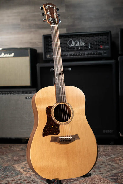 Taylor Academy 10e Left-Handed Dreadnought Acoustic/Electric Guitar with Gig Bag