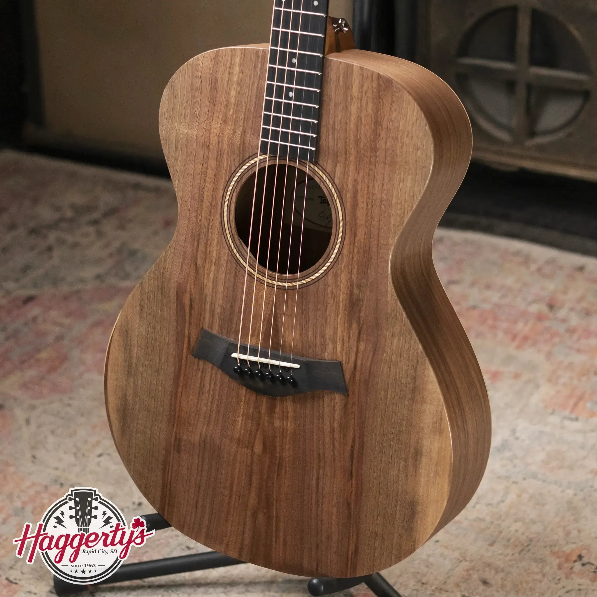 Taylor Academy 22e Grand Concert Acoustic/Electric Guitar with Gig Bag