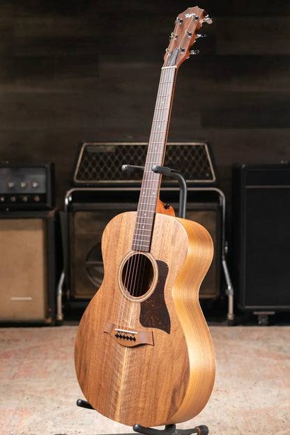 Taylor Academy 22e Grand Concert Acoustic/Electric Guitar with Gig Bag