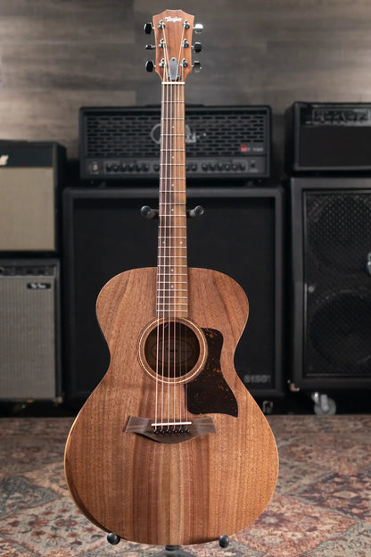 Taylor Academy 22e Grand Concert Acoustic/Electric Guitar with Gig Bag