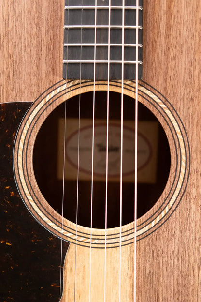 Taylor Academy 22e Left-Hand Grand Concert Acoustic/Electric Guitar with Gig Bag