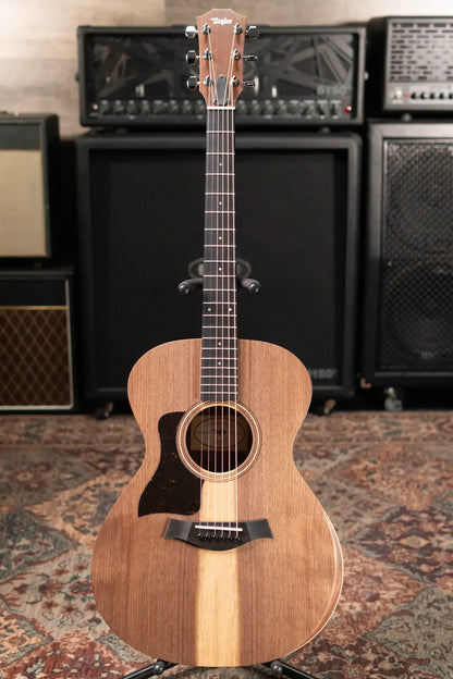 Taylor Academy 22e Left-Hand Grand Concert Acoustic/Electric Guitar with Gig Bag