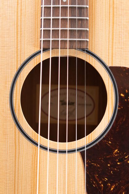 Taylor BBTe Big Baby Taylor Acoustic/Electric Guitar with Gig Bag