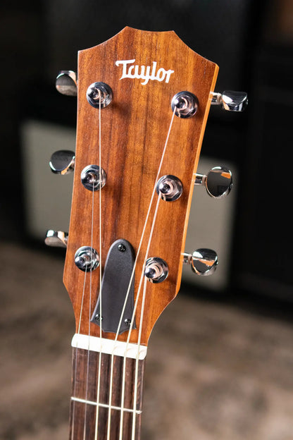 Taylor BBTe Left-Handed Big Baby Taylor Acoustic/Electric Guitar with Gig Bag