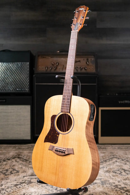 Taylor BBTe Left-Handed Big Baby Taylor Acoustic/Electric Guitar with Gig Bag