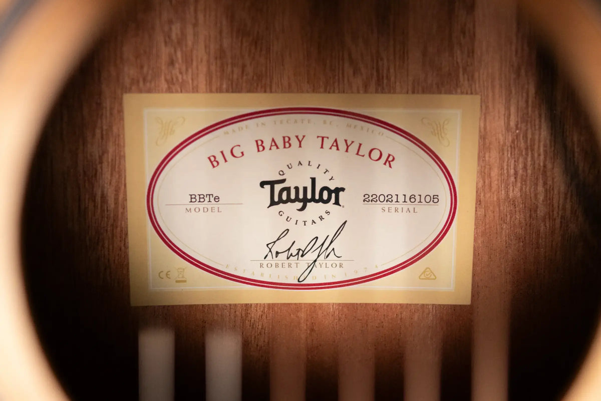 Taylor BBTe Left-Handed Big Baby Taylor Acoustic/Electric Guitar with Gig Bag