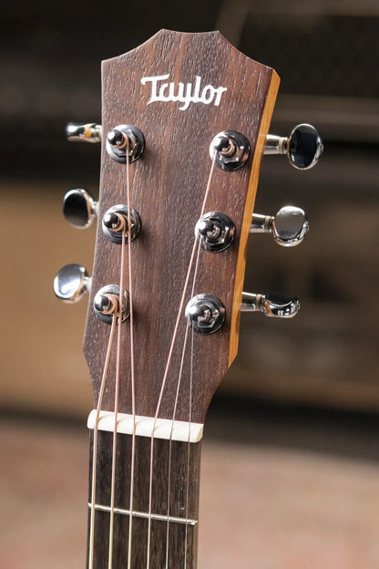 Taylor BT1e Baby Taylor Acoustic/Electric Guitar with Gig Bag
