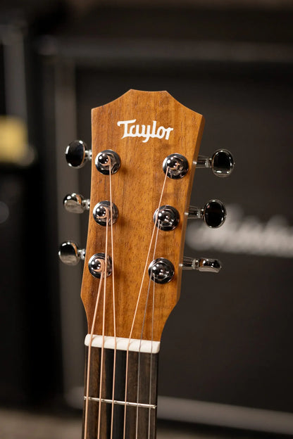 Taylor BT1e Baby Taylor Acoustic/Electric Guitar with Gig Bag