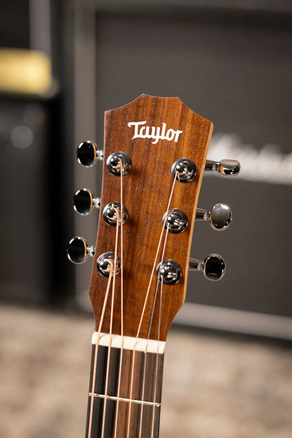 Taylor BT1e Baby Taylor Acoustic/Electric Guitar with Gig Bag