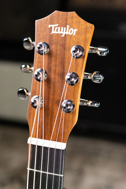 Taylor BT1e Baby Taylor Acoustic/Electric Guitar with Gig Bag