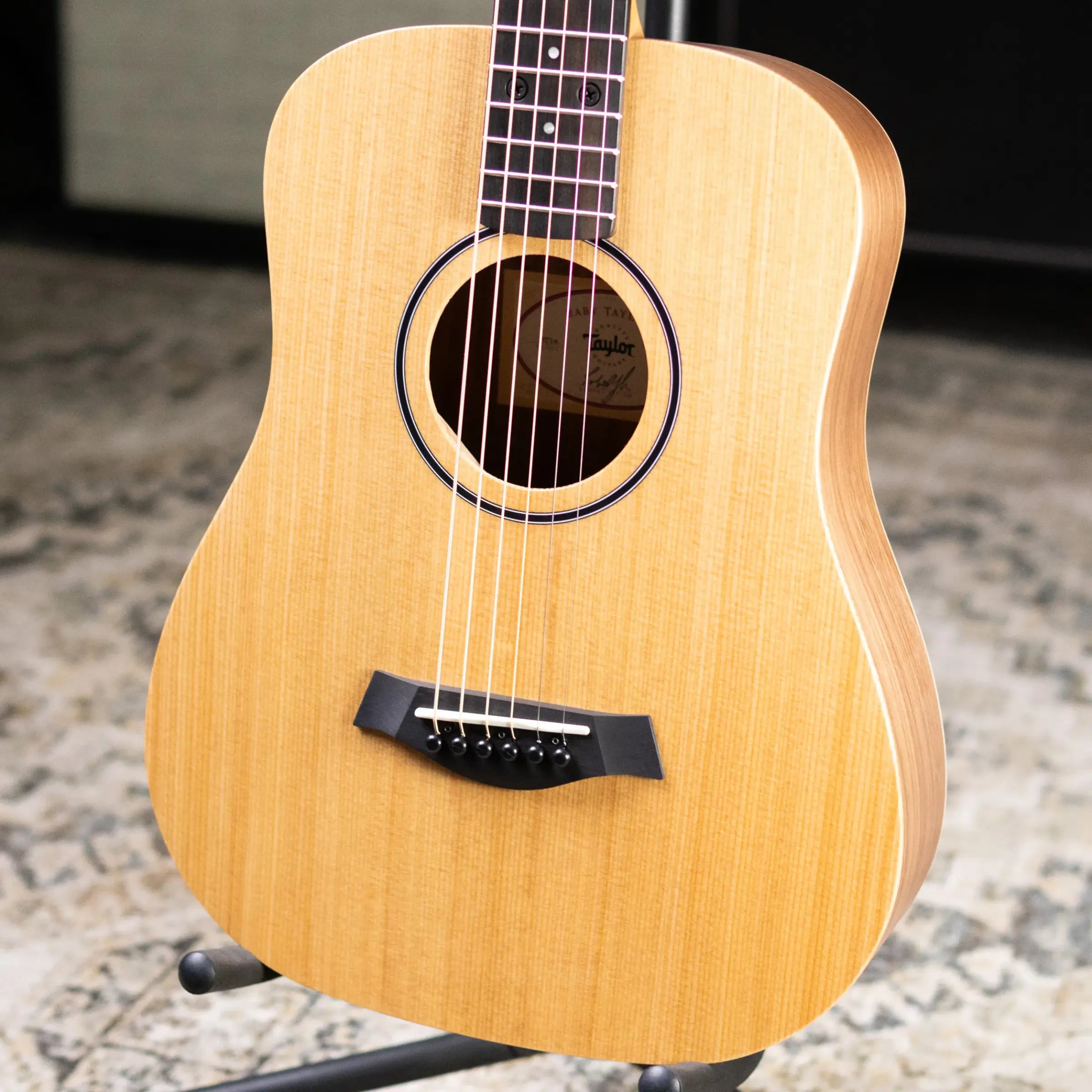 Taylor BT1e Baby Taylor Acoustic/Electric Guitar with Gig Bag