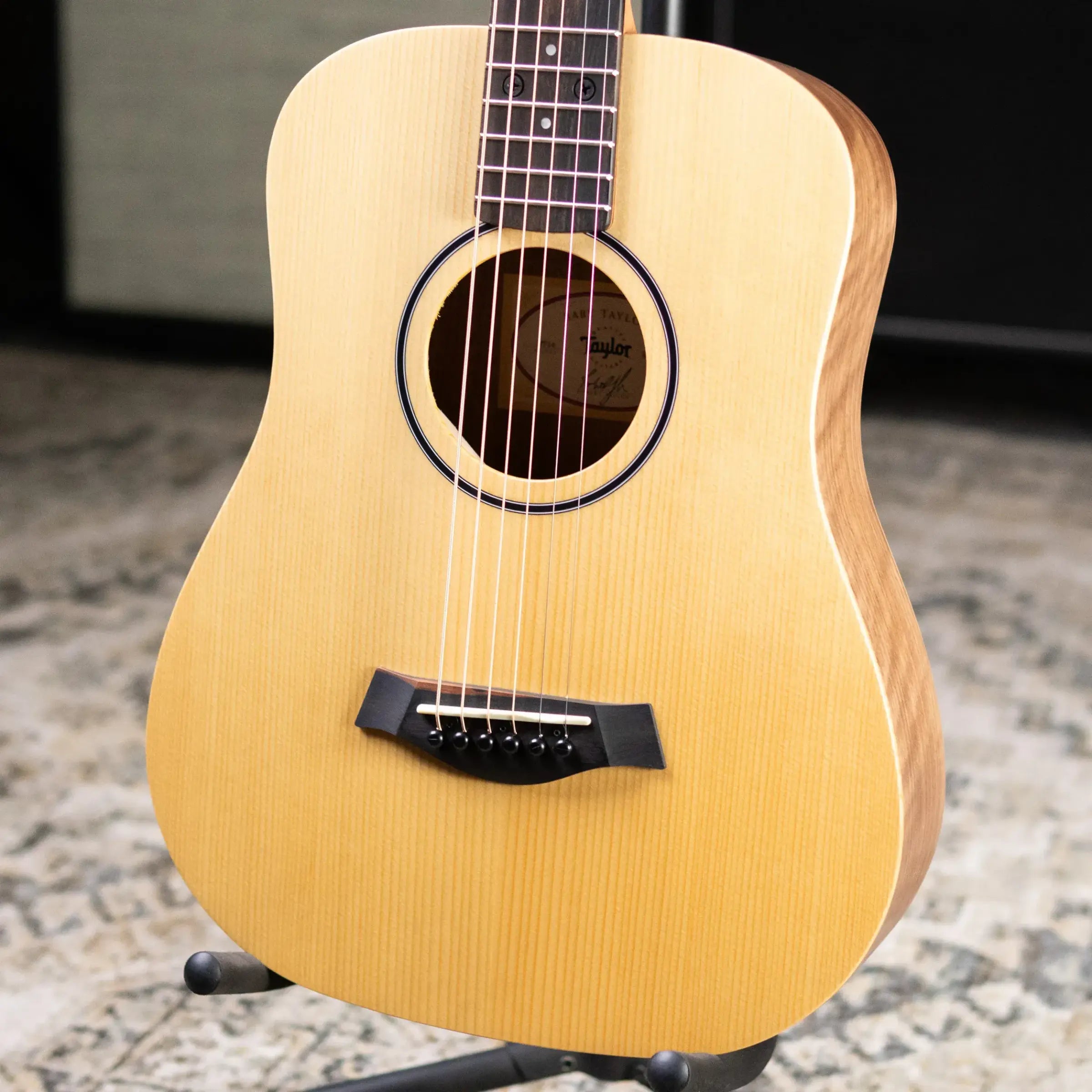 Taylor BT1e Baby Taylor Acoustic/Electric Guitar with Gig Bag