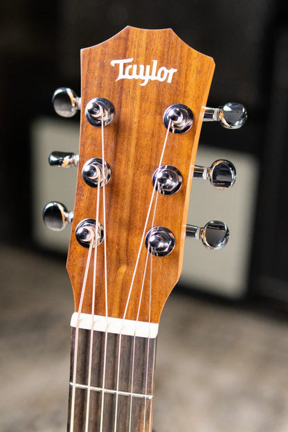 Taylor BT1e Baby Taylor Acoustic/Electric Guitar with Gig Bag