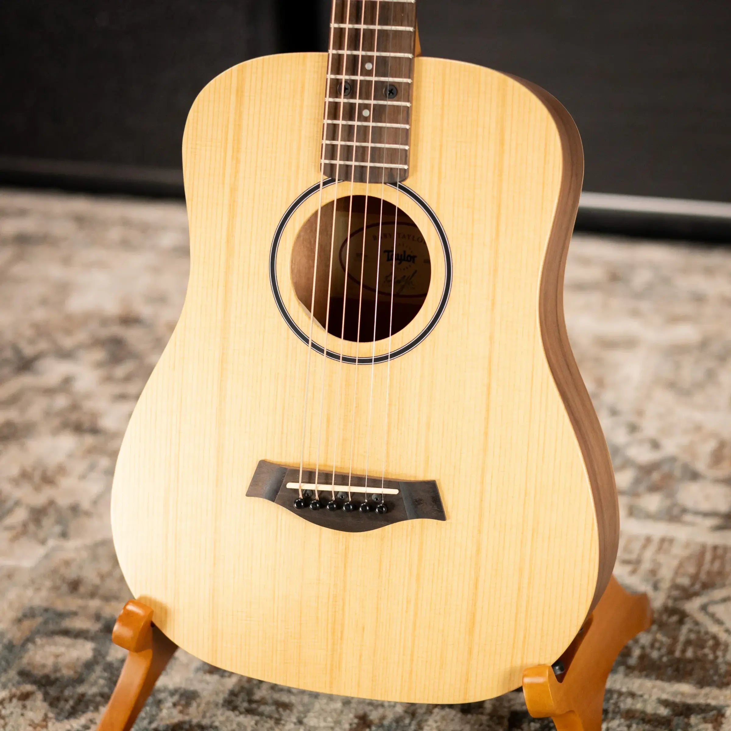 Taylor BT1e Baby Taylor Acoustic-Electric Guitar with Gig Bag