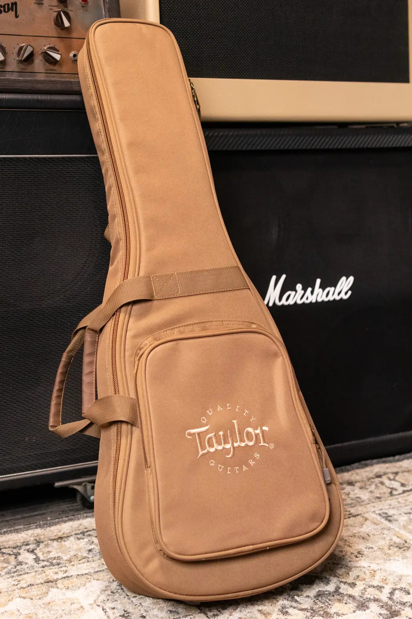 Taylor BT1e Left-Handed Baby Taylor Acoustic/Electric Guitar with Gig Bag