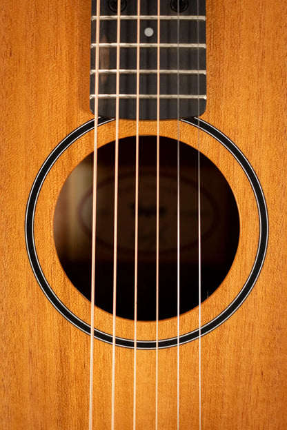 Taylor BT2 Baby Taylor Acoustic Guitar with Gig Bag