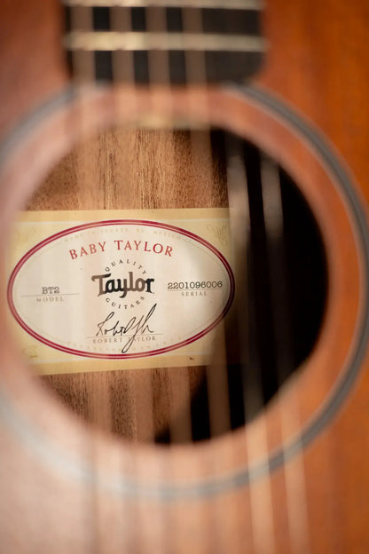Taylor BT2 Baby Taylor Acoustic Guitar with Gig Bag