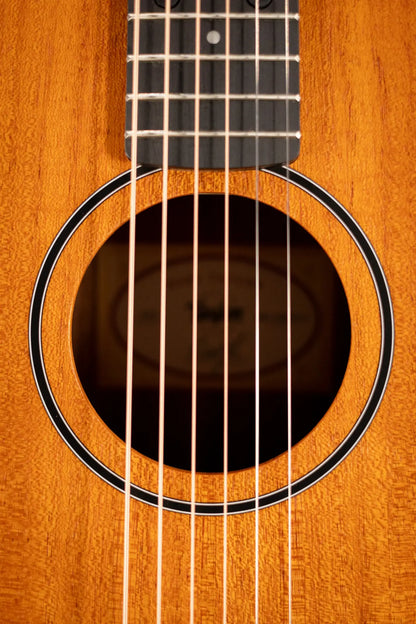 Taylor BT2 Baby Taylor Acoustic Guitar with Gig Bag