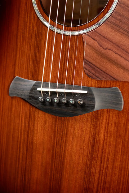 Taylor Builder's Edition 814ce Grand Auditorium Redwood/Honduran Rosewood Acoustic/Electric Guitar with Hardshell Case