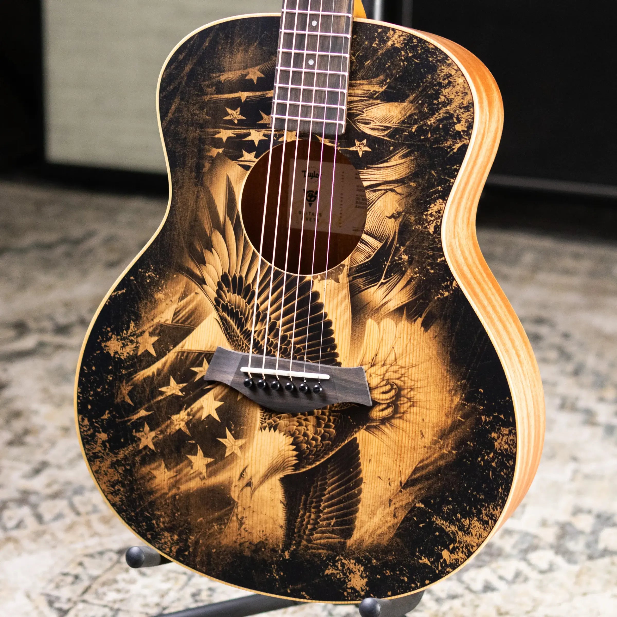 Taylor GS Mini Special Edition Guitars 4 Veterans Acoustic Guitar with GS Mini Bag