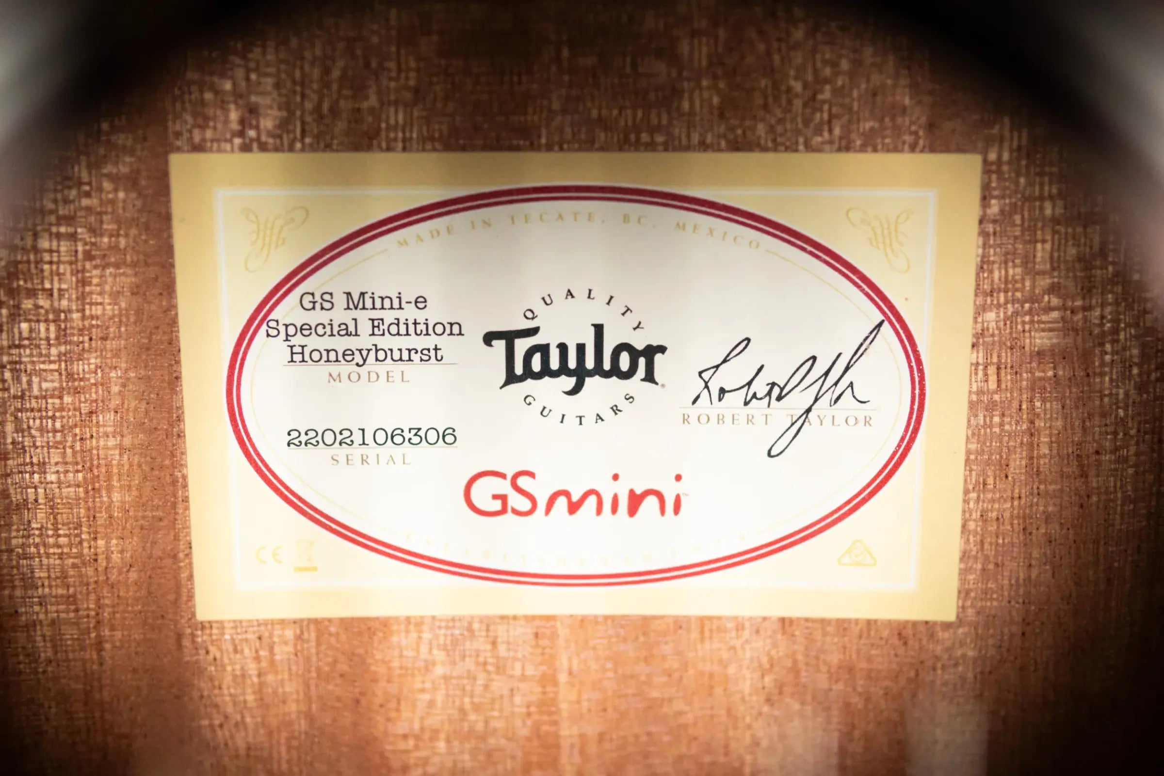 Taylor GS Mini-e Special Edition Acoustic/Electric Guitar - Honeyburst with GS Mini Bag