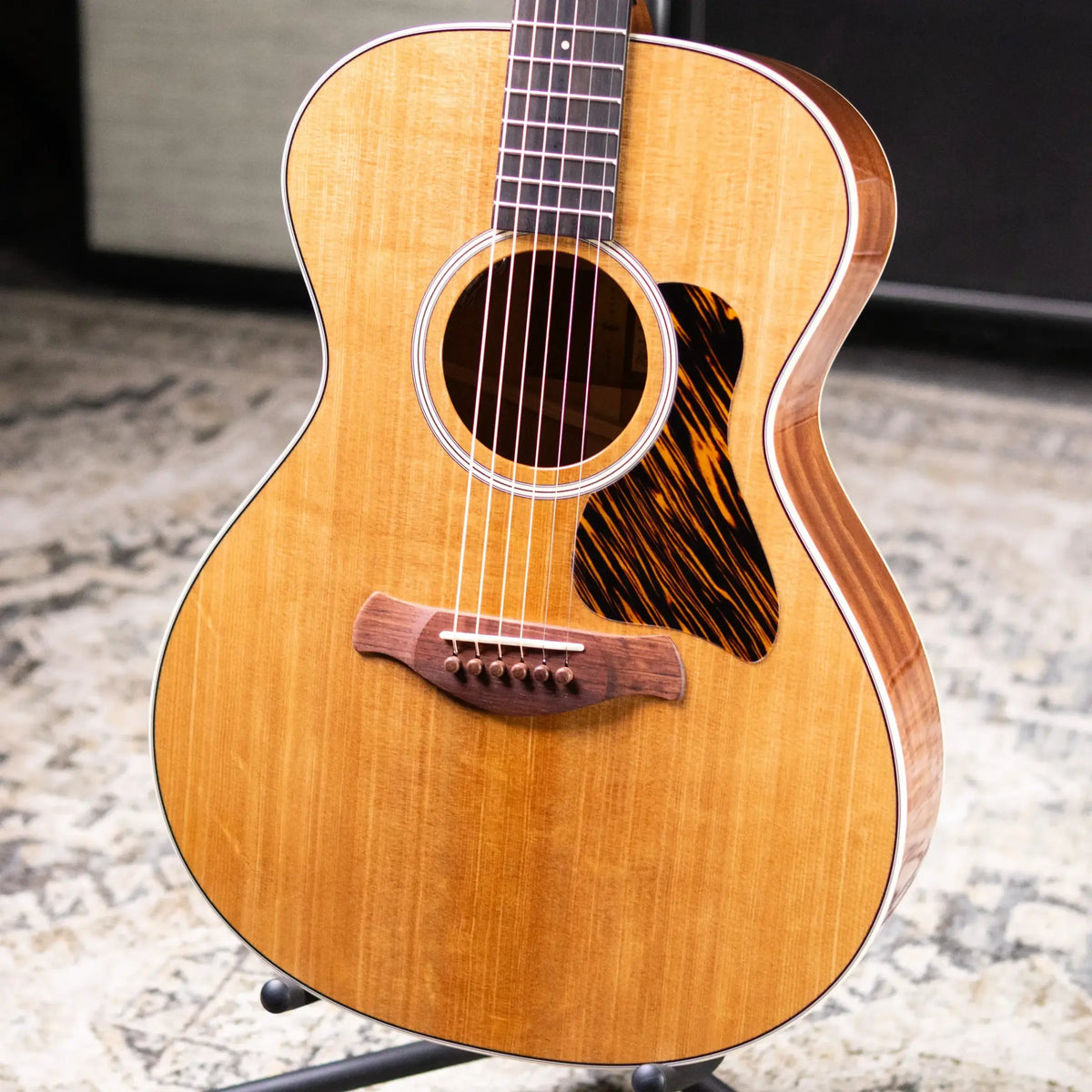 Taylor Gold Label 512e Grand Concert Acoustic/Electric Guitar - Natural with Hardshell Case