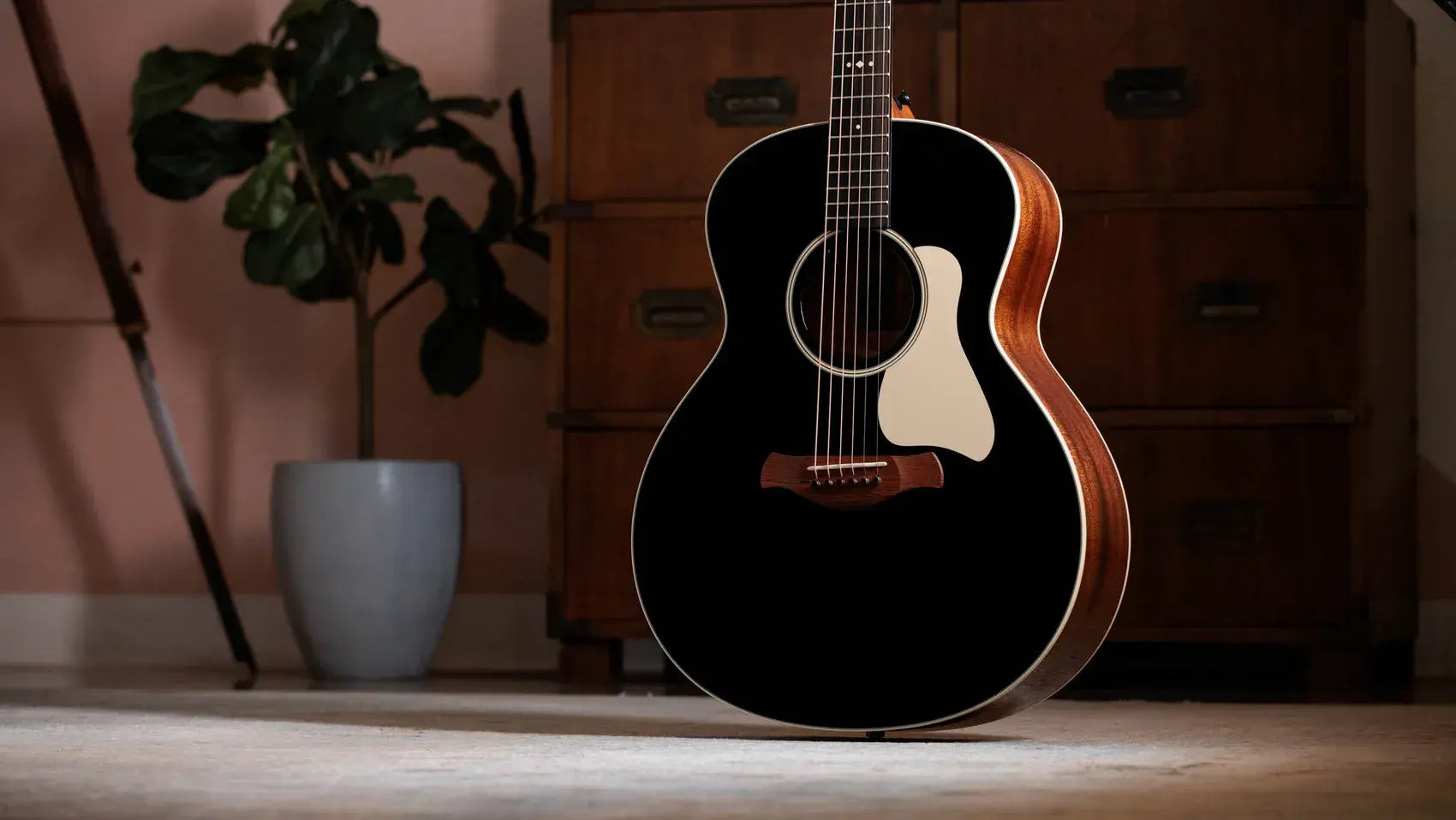 Taylor Gold Label 514e Super Auditorium Acoustic/Electric Guitar - Blacktop with Hardshell Case