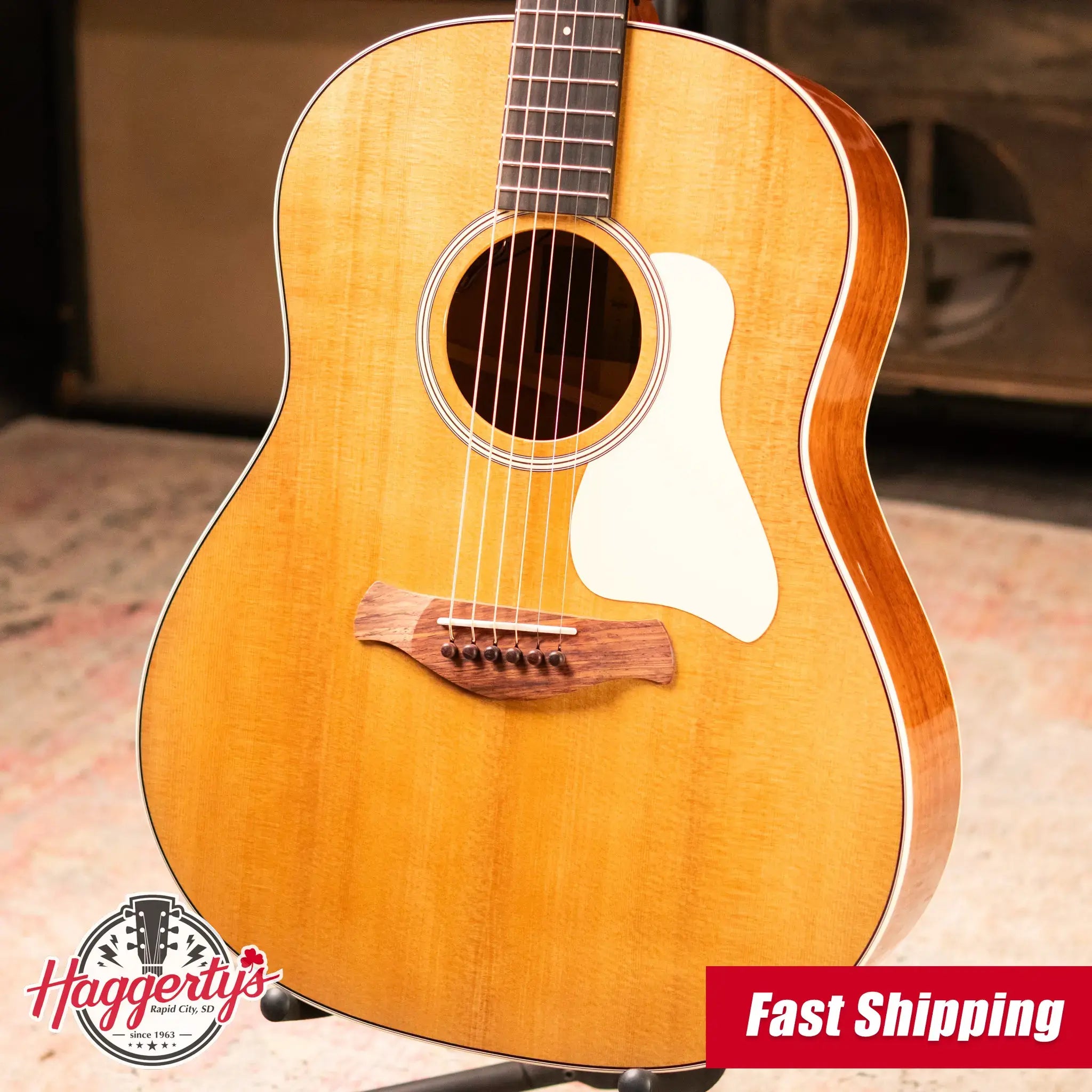 Taylor Gold Label 517e Grand Pacific Acoustic/Electric Guitar - Natural Top with Cream Pickguard and Hardshell Case