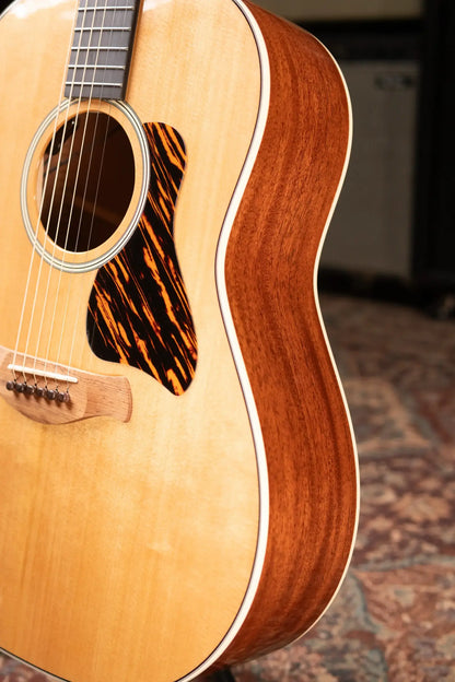 Taylor Gold Label 517e Grand Pacific Acoustic/Electric Guitar - Natural with Hardshell Case