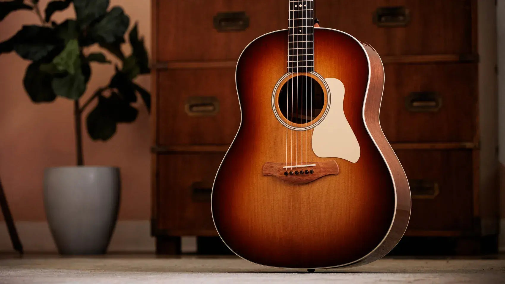 Taylor Gold Label 517e SB Grand Pacific Acoustic/Electric Guitar - Sunburst with Cream Pickguard and Hardshell Case