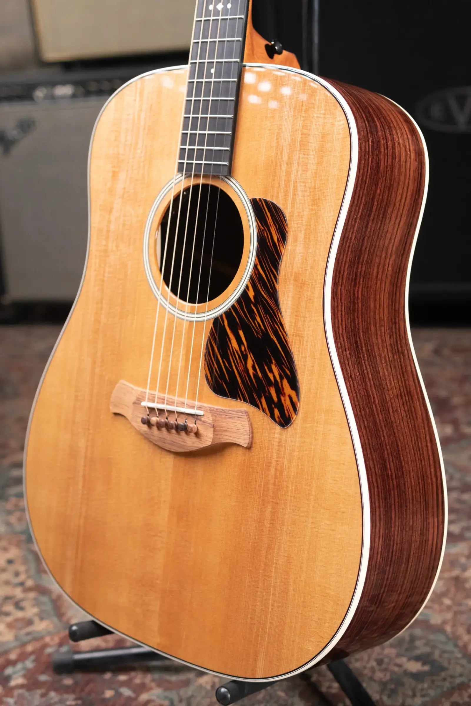 Taylor Gold Label 710e Dreadnought Acoustic/Electric Guitar with Hardshell Case